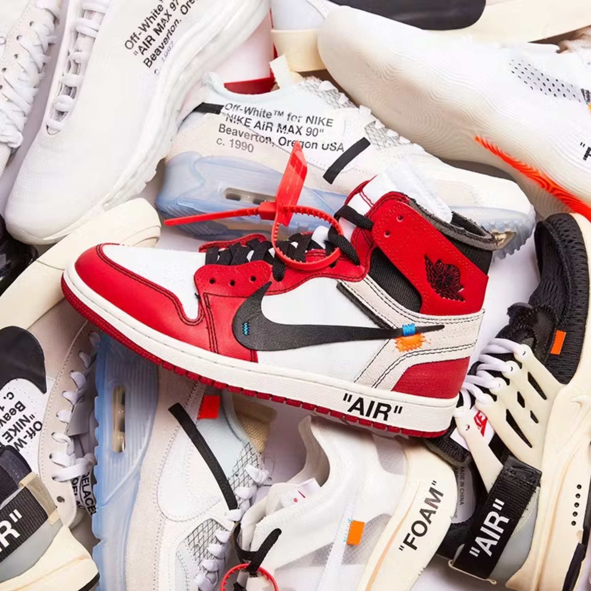 Assortiment af Off-White og Nike sneakers, herunder Air Jordan 1 og Air Max modeller