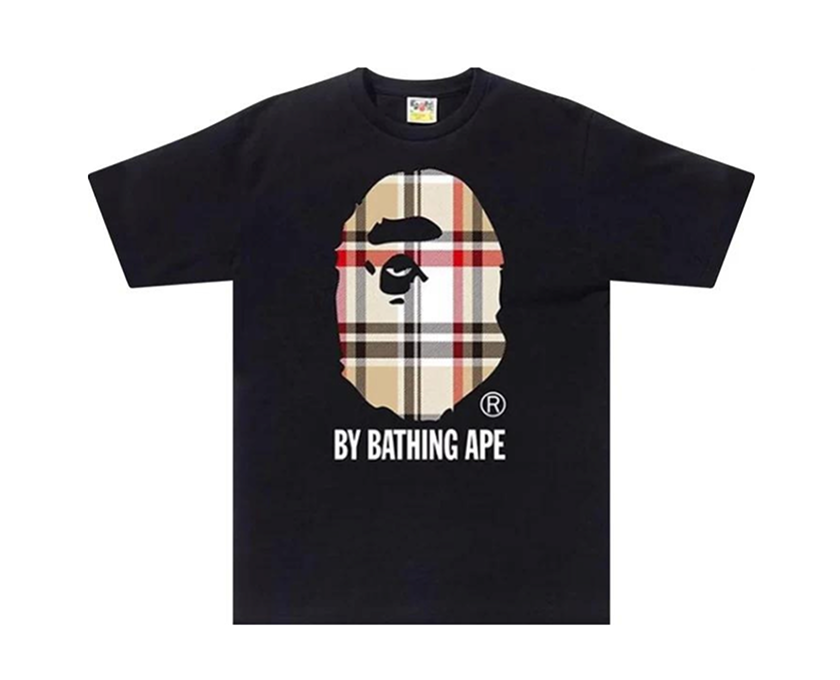 Sort Bape T-shirt med Burberry-inspireret print af abehoved og text