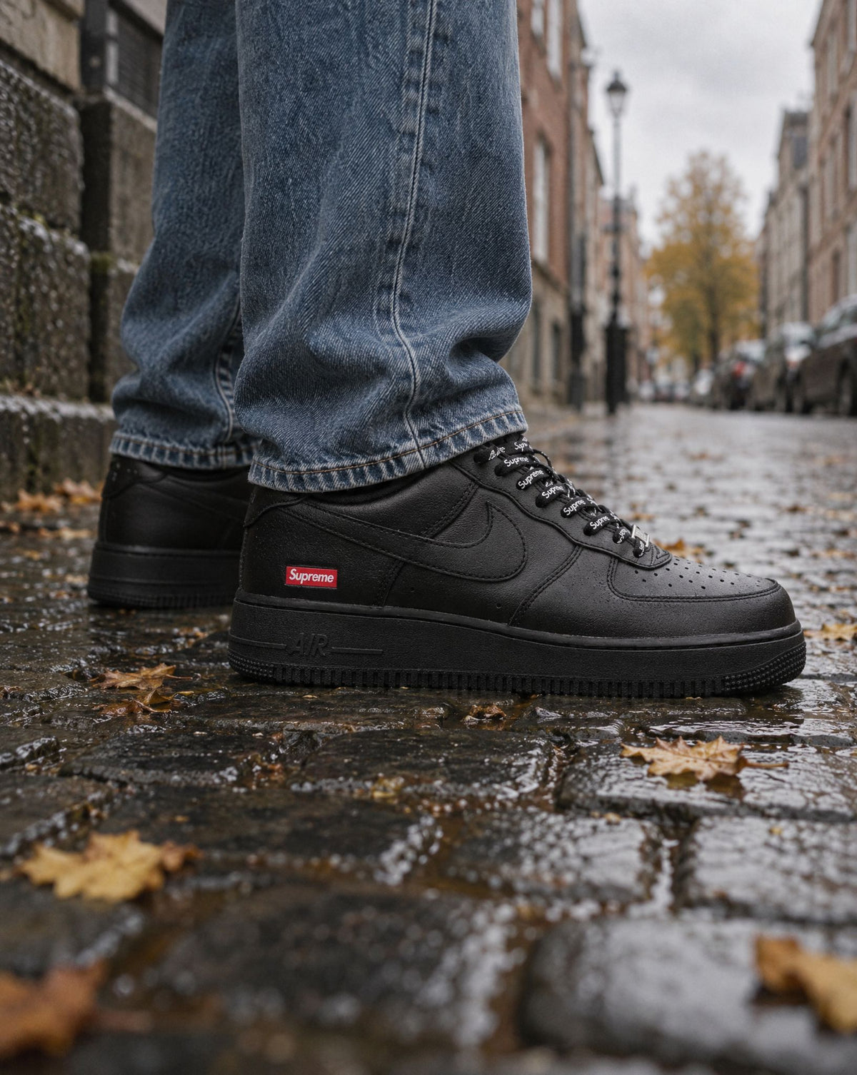 Nike Air Force 1 Low Supreme Black - on-foot