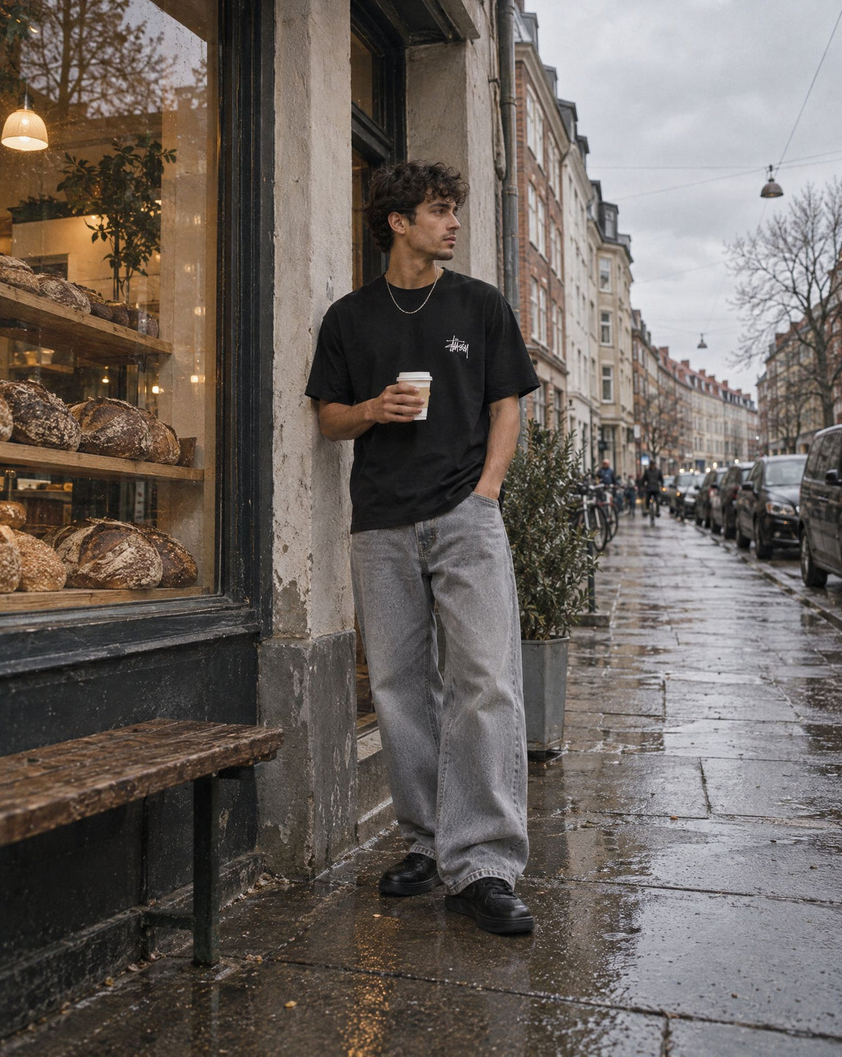 Stussy Basic Tee Black - streetstyle i København