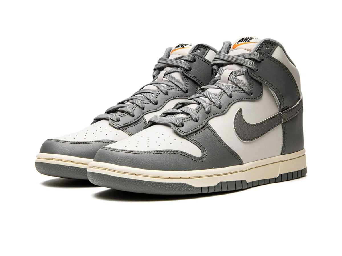 Nike Dunk High "Vintage Light Bone Grey" - street-bill.dk